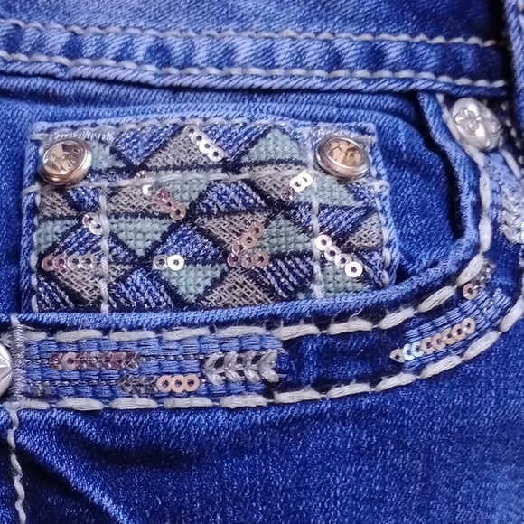 Miss Me mid rise capris - Picture 8 of 8